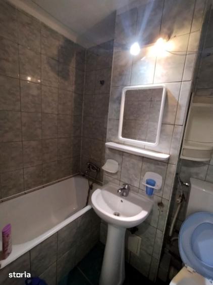 Garsonieră decomandată în Titan
