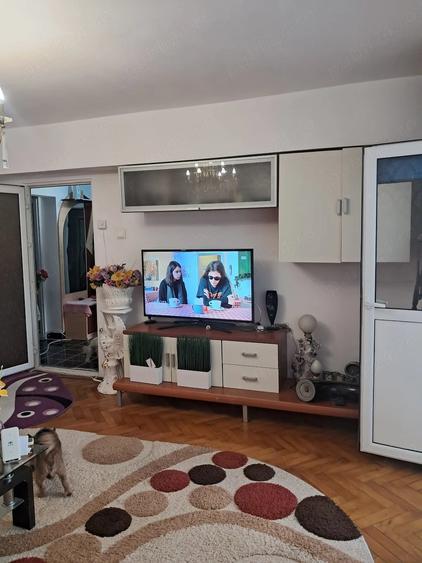 Apartament cu 3 camere decomandat în Buzaului