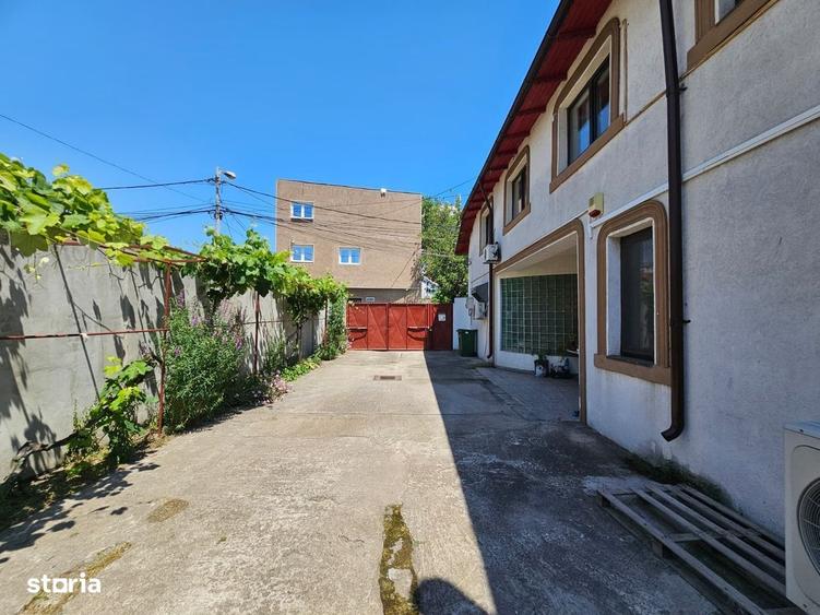 Casă cu 4 camere cu Canalizare în Central