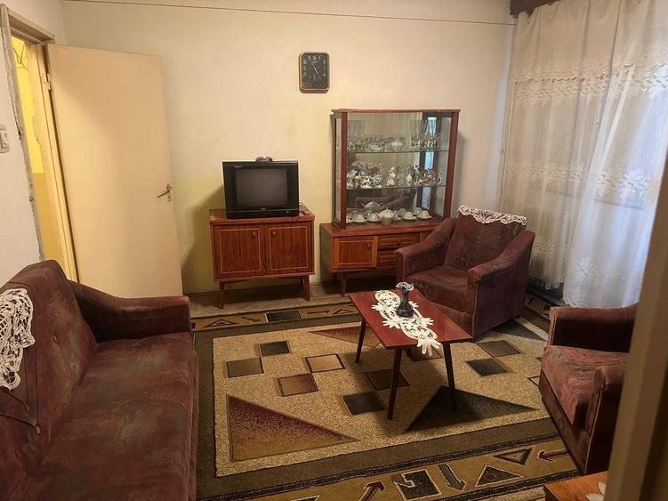 Apartament cu 3 camere semidecomandat în Central