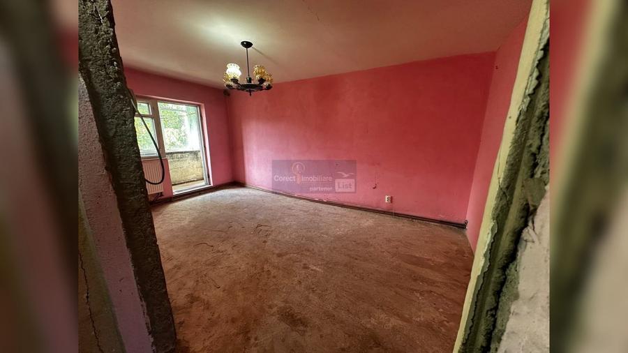 Apartament cu 3 camere decomandat în Ștefan cel Mare