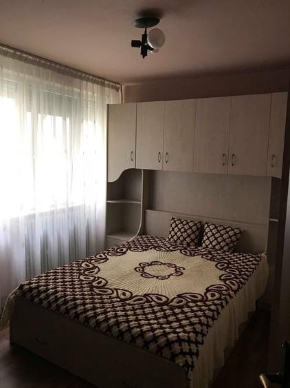 Apartament cu 3 camere semidecomandat în Rogerius