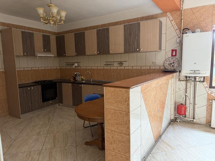 Casă cu 4 camere cu Teren 500 Mp în Colentina