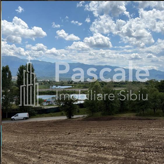 Teren Construcții intravilan de 2600 mp, în Bradu