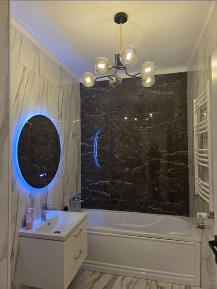 Apartament cu 3 camere decomandat în Exterior Vest