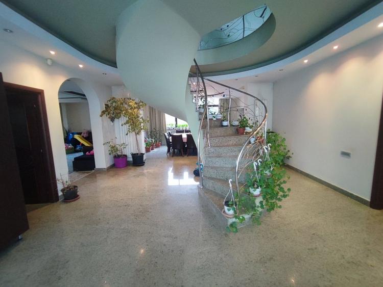 Duplex cu 11 camere cu Teren 1130 Mp în Pantelimon