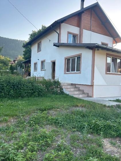 Casă cu 5 camere cu Teren 150 Mp în Sadova