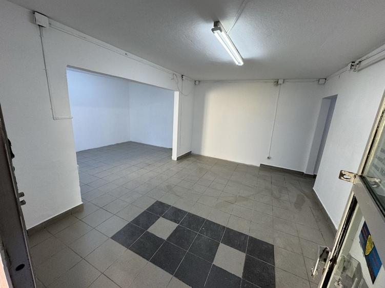 Spațiu comercial, de 40 mp, în Stana