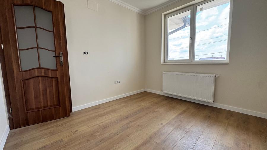 Duplex cu 4 camere cu Canalizare în Giroc