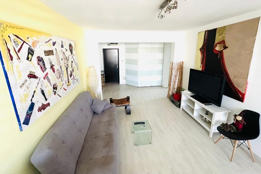 Apartament cu 3 camere semidecomandat, mobilat în Drumul Taberei