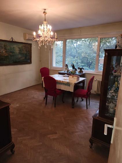 Apartament cu 3 camere semidecomandat în 1 Mai