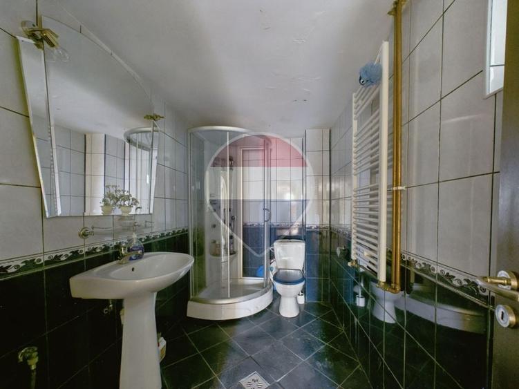 Casă individuală cu 5 camere cu Teren 1684 Mp în Pucioasa-Sat