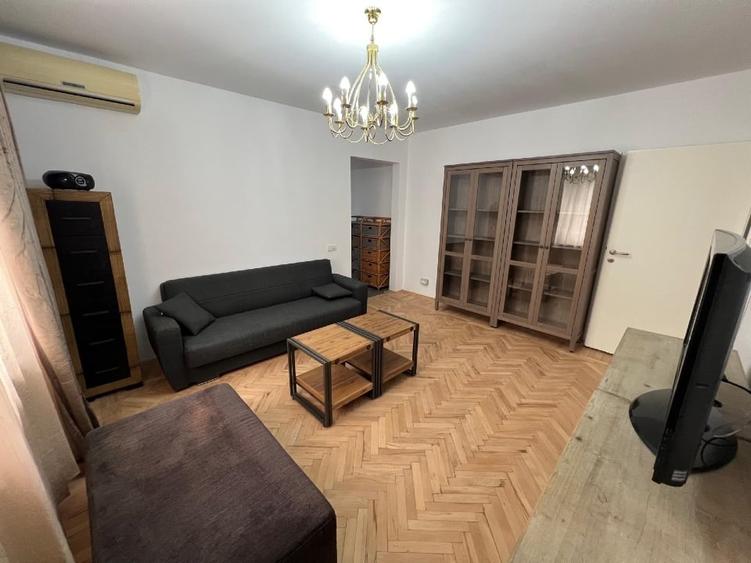 Apartament cu 3 camere semidecomandat, mobilat în Gara de Nord