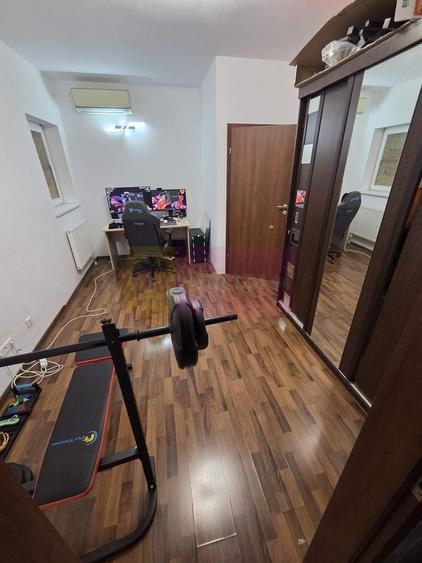 Apartament cu 3 camere decomandat în Titan