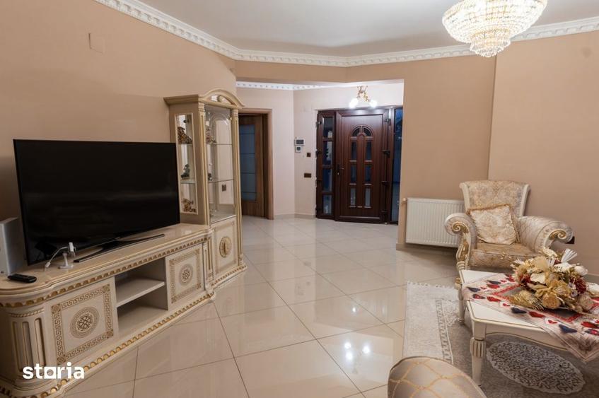 Casă cu 6 camere cu Teren 560 Mp în Criș