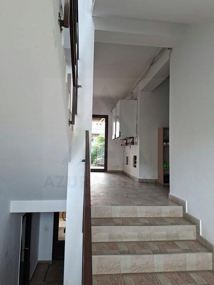 Apartament cu 3 camere decomandat, mobilat în Calea Dumbrăvii