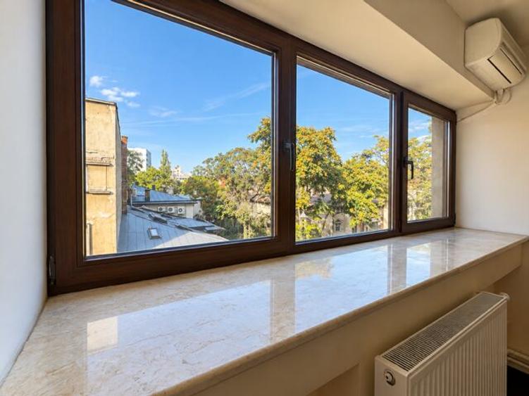 Apartament cu 3 camere semidecomandat în P-ța Romană