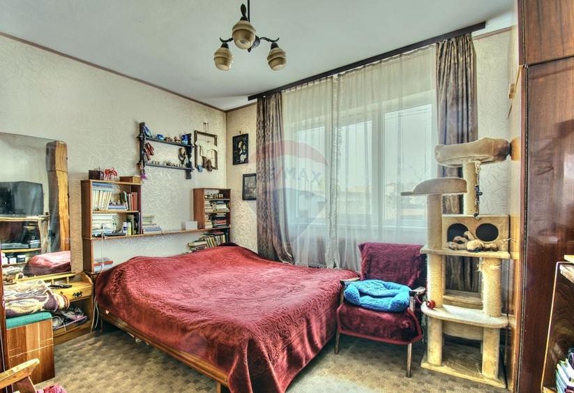 Casă cu 7 camere cu Teren 800 Mp în Central
