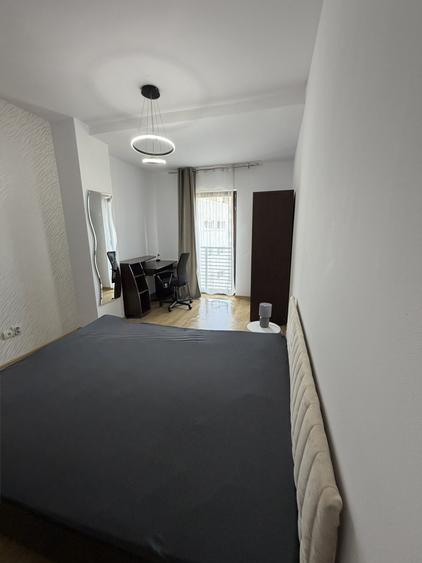Apartament cu 3 camere semidecomandat, mobilat în Gară