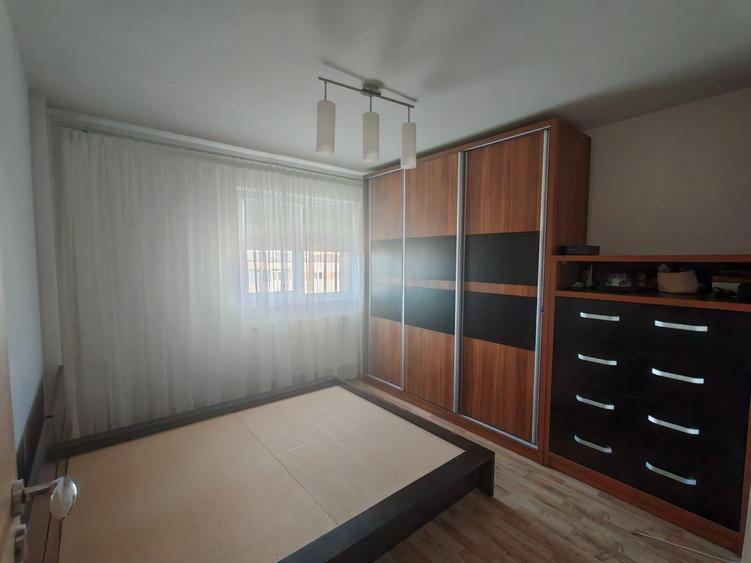 Apartament cu 4 camere decomandat în Exercițiu