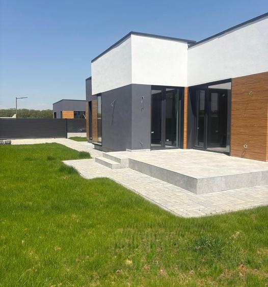 Casă individuală cu 5 camere cu Canalizare în Central