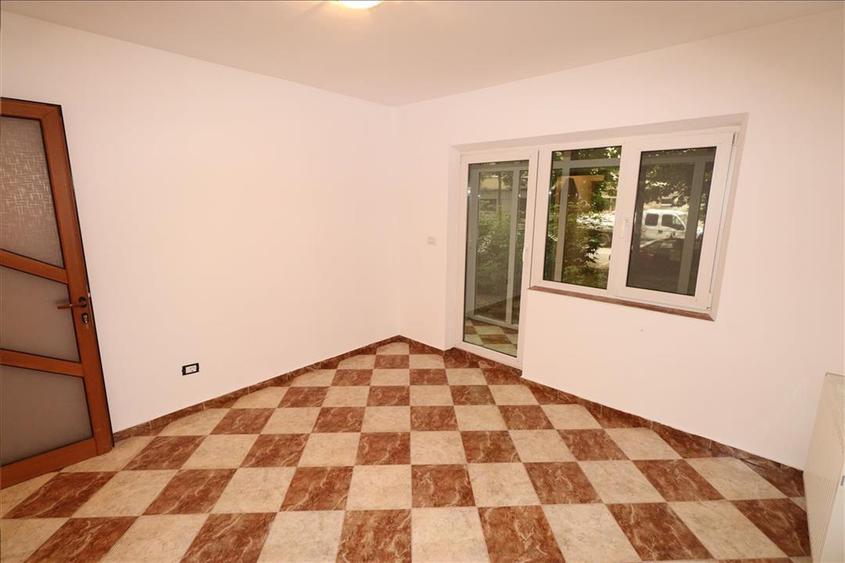 Spațiu comercial, de 86 mp, în Est