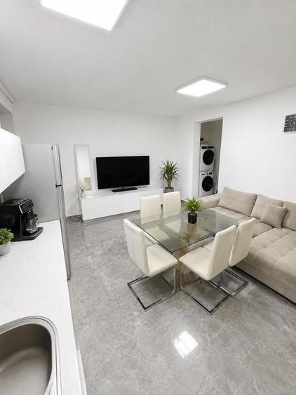 Apartament cu 3 camere decomandat în Lipovei