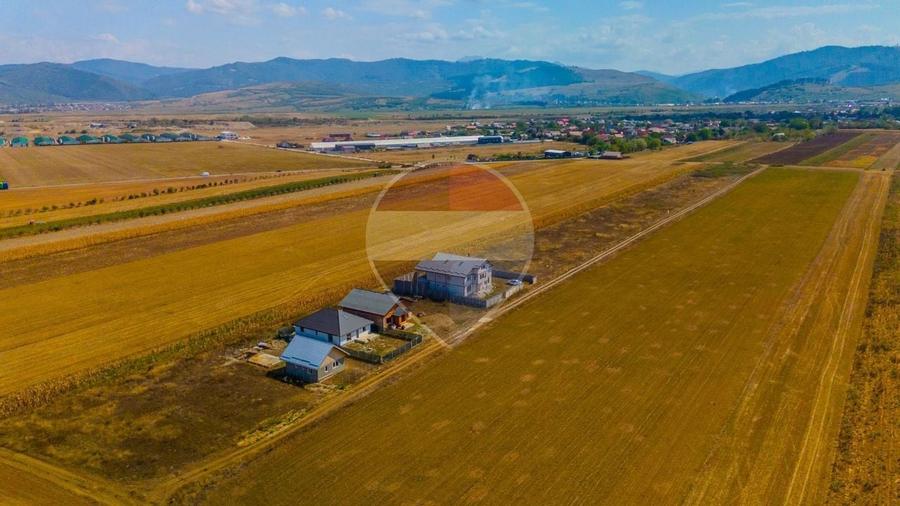 Casă individuală cu 14 camere cu Teren 929 Mp în Cărpiniș