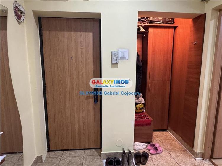 Apartament cu 3 camere semidecomandat în Titan
