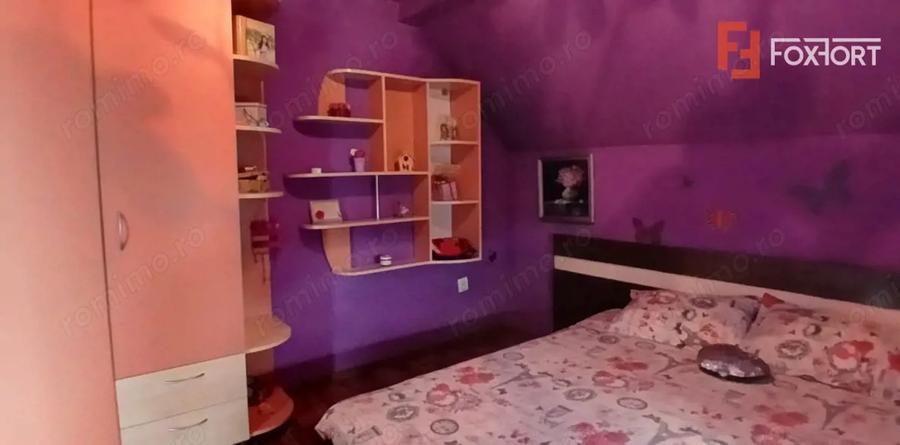 Casă cu 5 camere cu Teren 845 Mp în Sânmihaiu Român
