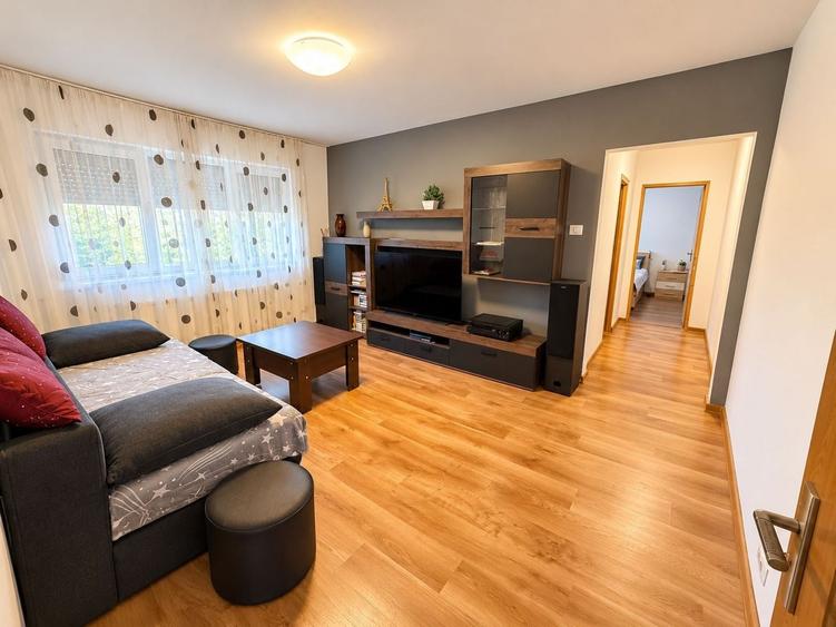 Apartament cu 3 camere semidecomandat în Complex Studențesc
