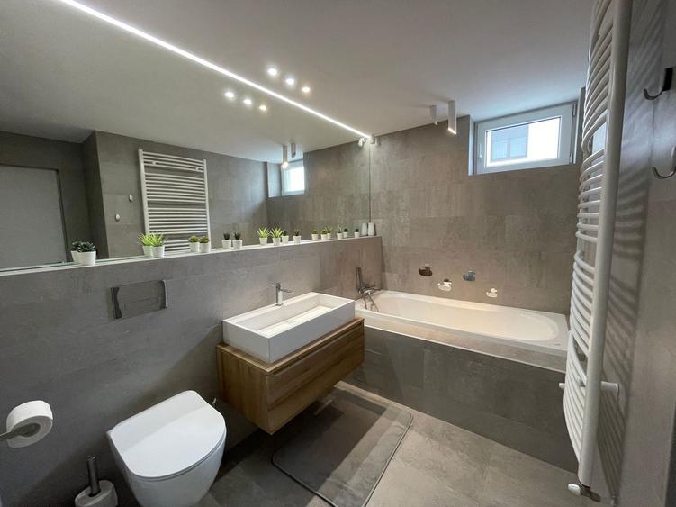 Penthouse cu 5 camere decomandat, mobilat în Herăstrău