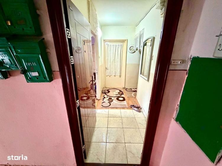 Apartament cu 3 camere decomandat în Rișca