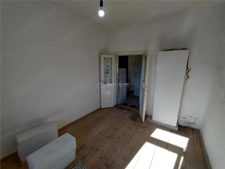 Casă cu 2 camere cu Teren 575 Mp în Vest