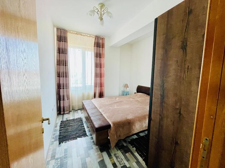 Apartament cu 3 camere decomandat, mobilat în Găvana Platou