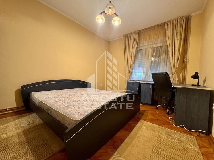 Apartament cu 3 camere decomandat, mobilat în Traian