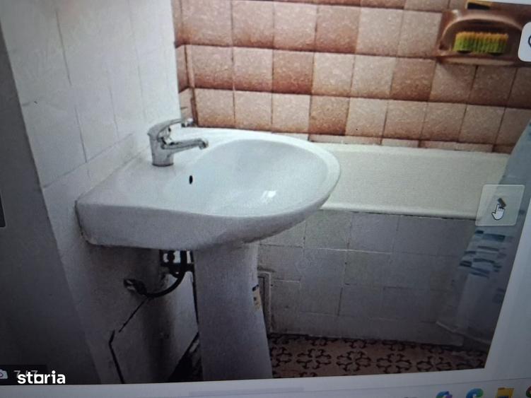 Apartament cu 2 camere semidecomandat în Tei