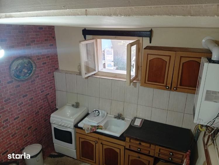 Casă cu 7 camere cu Teren 1900 Mp în Central