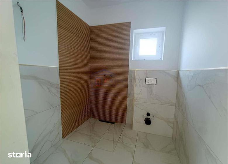 Casă cu 4 camere cu Teren 400 Mp în Ipotești