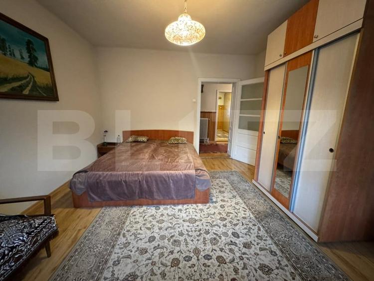 Casă individuală cu 6 camere cu Garaj în Hunedoara