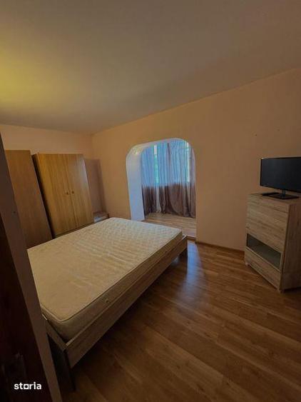 Apartament cu 3 camere decomandat, mobilat în Nicolina