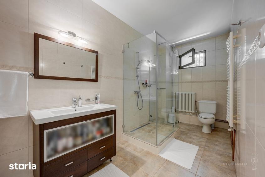 Casă cu 7 camere cu Teren 220 Mp în Unirii