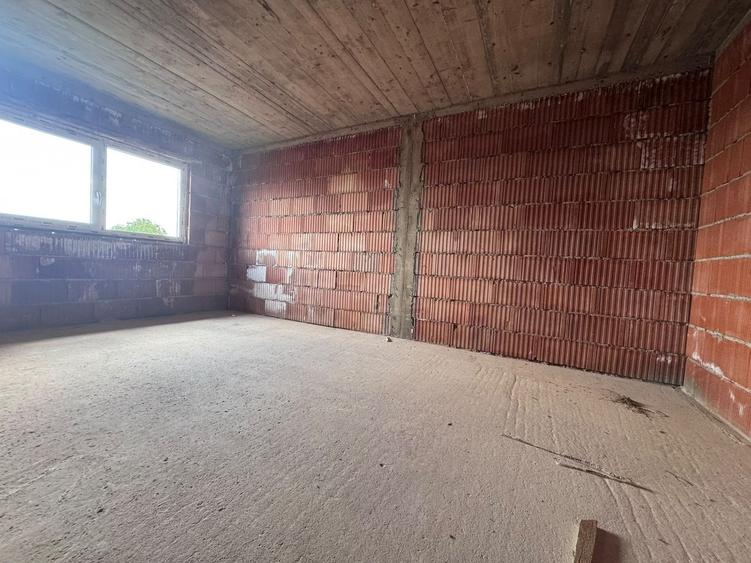 Duplex cu 4 camere cu Canalizare în Moșnița Nouă