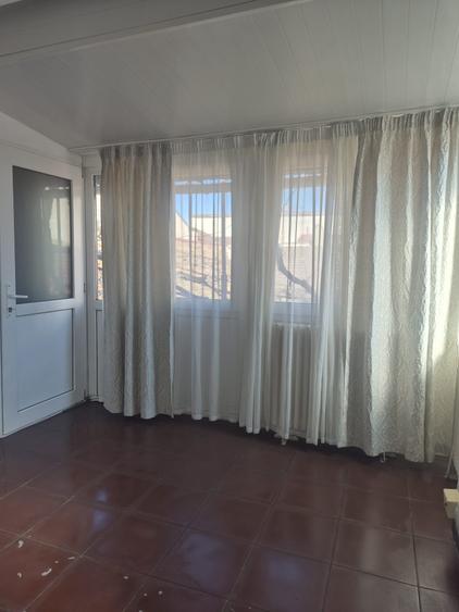 Casă individuală cu 6 camere cu Garaj în Delfinariu