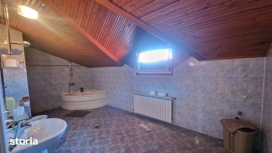Casă cu 5 camere cu Piscina în Pieptănari