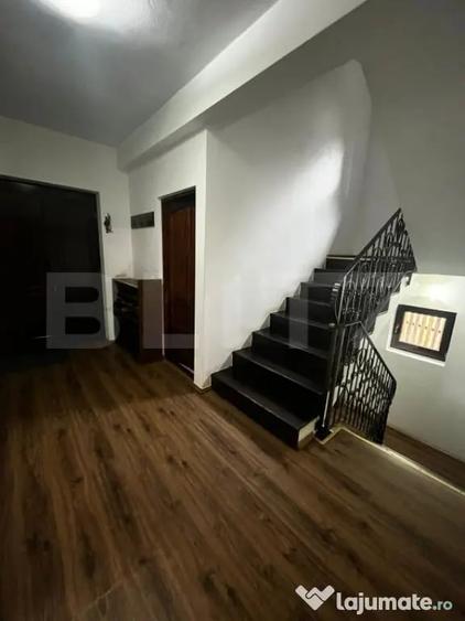 Casă cu 12 camere cu Teren 530 Mp în Colibița