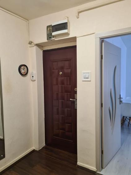 Apartament cu 3 camere decomandat în Terezian