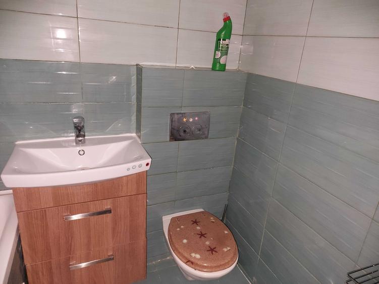 Apartament cu 3 camere semidecomandat în Tineretului