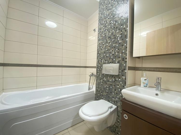 Apartament cu 3 camere semidecomandat în Ștefăneștii de Jos