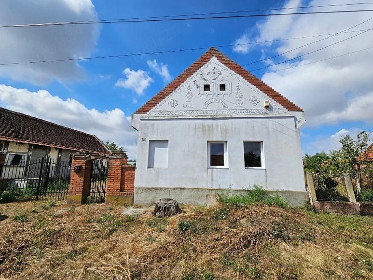 Casă cu 2 camere cu Teren 1200 Mp în Drăgoiești